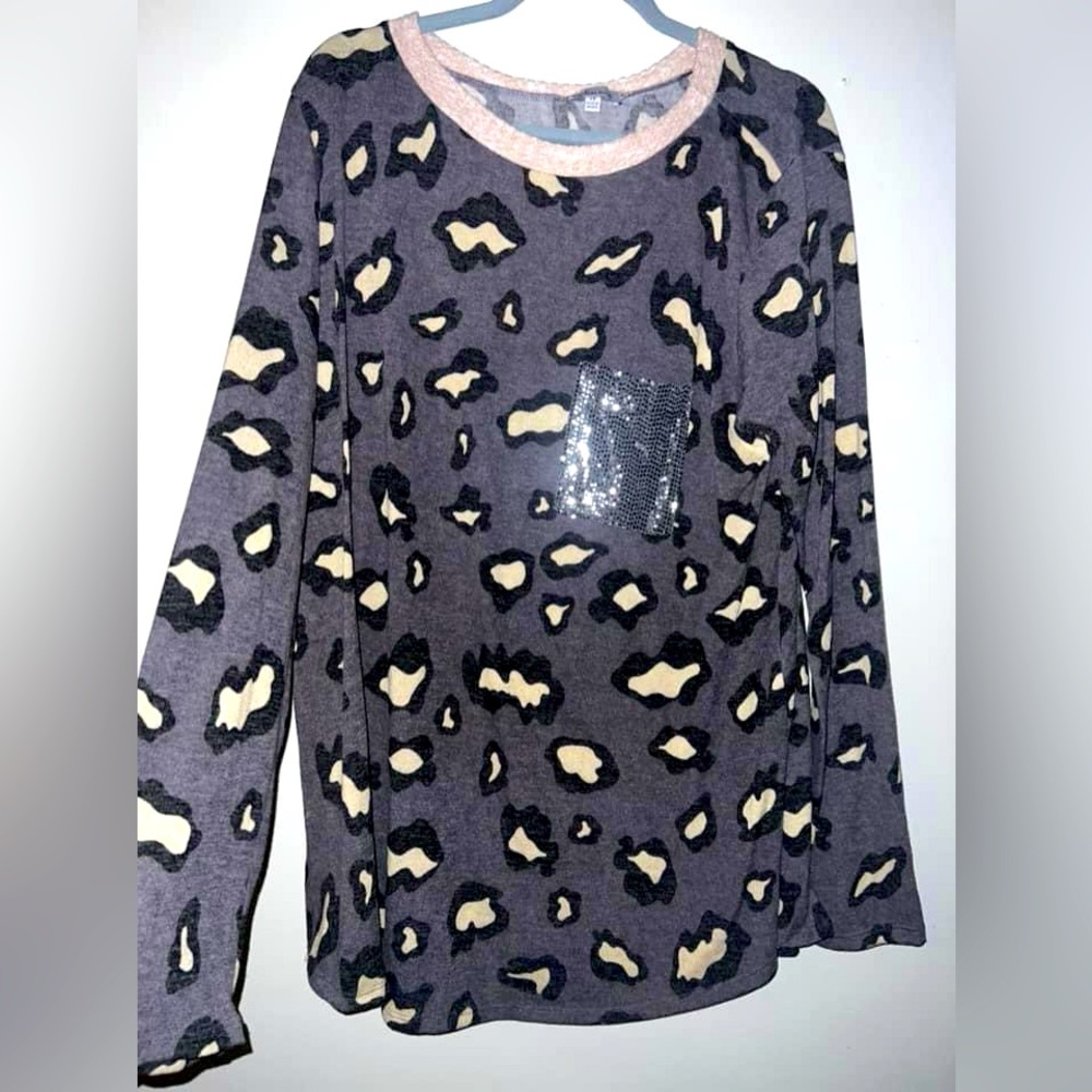 White Birch Brand LIGHT Plus Size Long Sleeve Leopard Top with Shiny Pocket